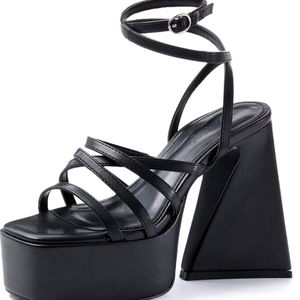 NWT Women's platform high heel with strap